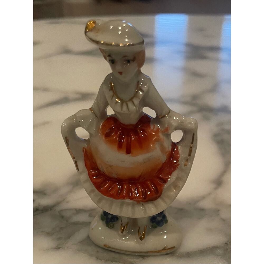 Occupied Japan 1940ish - Porcelain Recreation of Noblewoman, 3"-4", A5